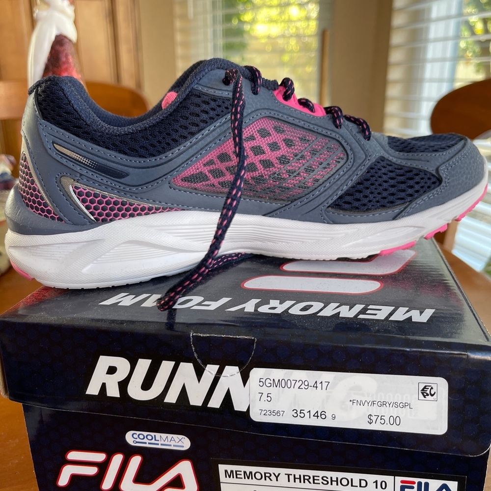 Fila Memory Foam Running Shoes. Size 7.5 - image 3